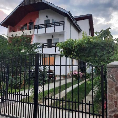 Apartamento Casa Lica Caciulata Exterior foto